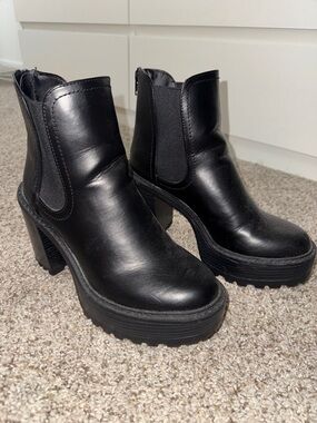 Black Platform Chelsea Ankle Boots - Women's